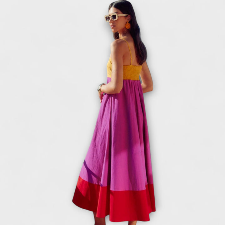 Šaty s ramínky ve stylu color block