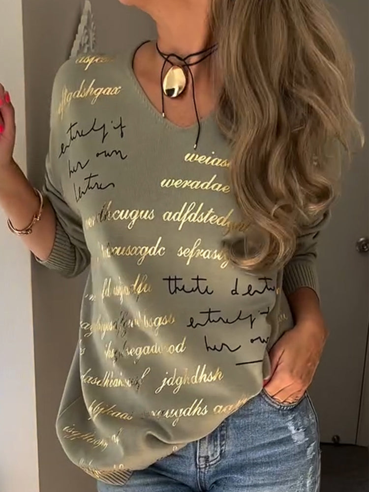 Dámský ležérní top s výstřihem do V a potiskem písmen