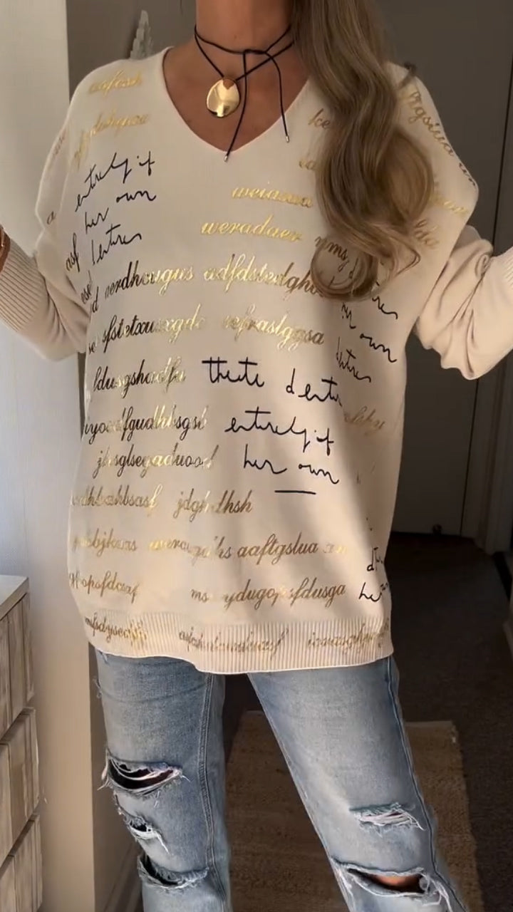 Dámský ležérní top s výstřihem do V a potiskem písmen